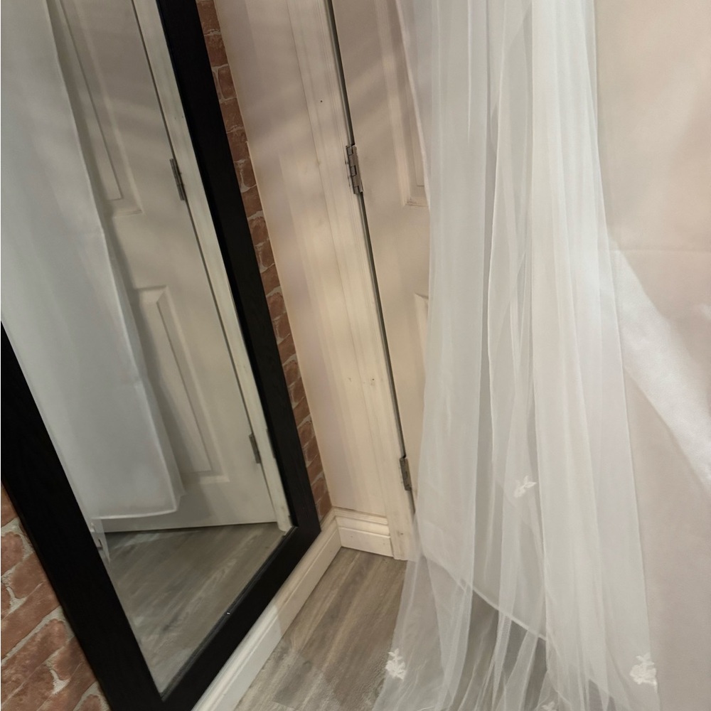 Amalfi Bridal Gown - Elegant White Floral Design - Picture 12 of 16